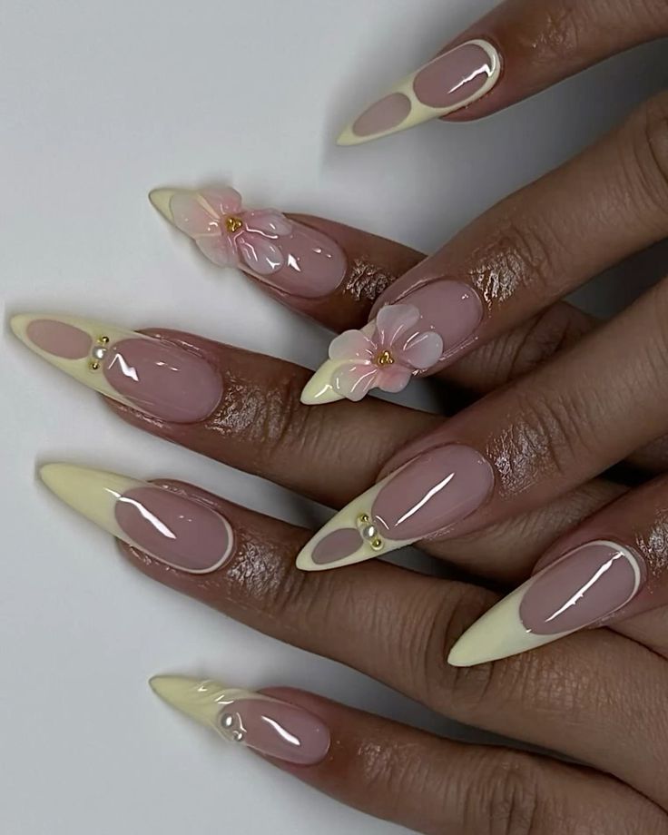 Nail art floral rose gel UV capsules réalisation élève formation prothésie ongulaire Icône Academy Le Havre