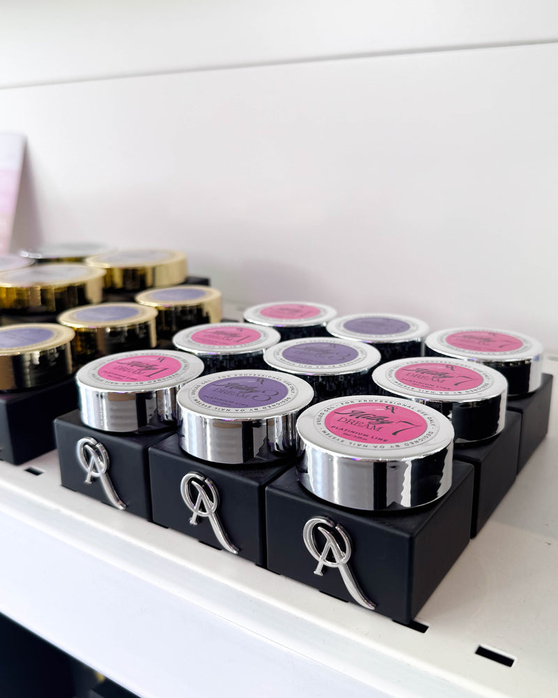 Pots de gel OA Nails présentés au showroom Icône Academy Le Havre